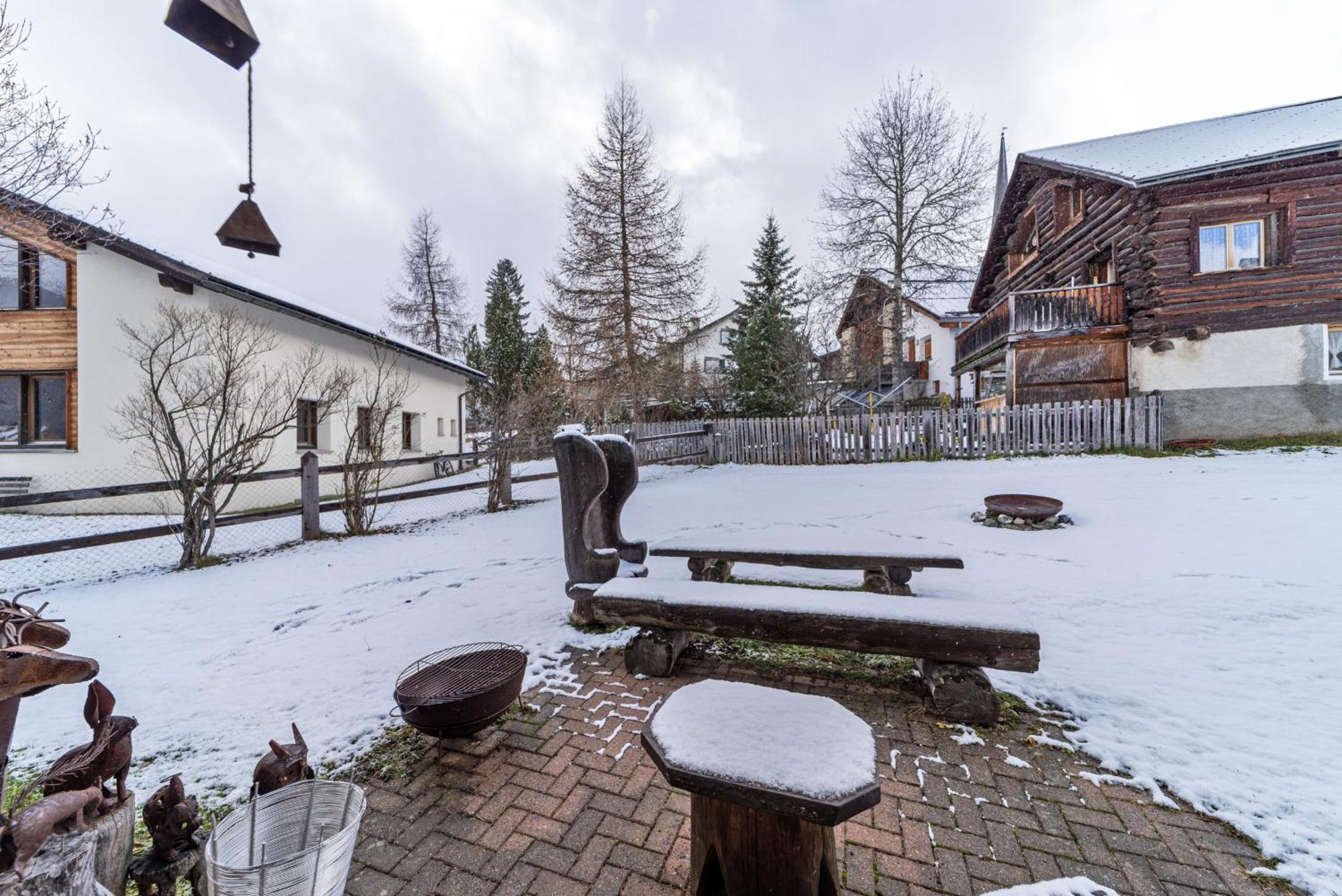 Chesa Brunzigna - Zuoz Apartment Bagian luar foto